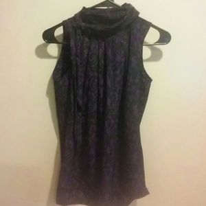 Loose fit blouse with high collar and tie